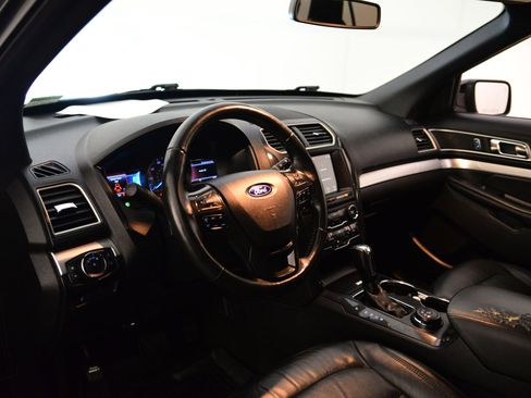 Used 2017 Ford Explorer XLT w/ Equipment Group 202A image 26
