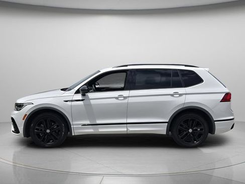 Used 2022 Volkswagen Tiguan SE R-Line FWD image 3