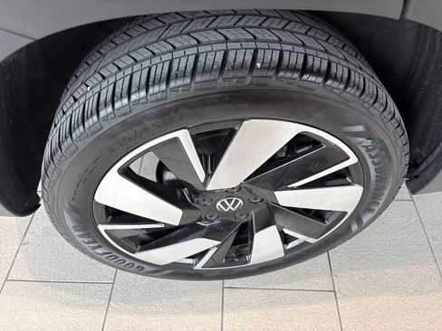 Used 2024 Volkswagen Taos SEL image 20