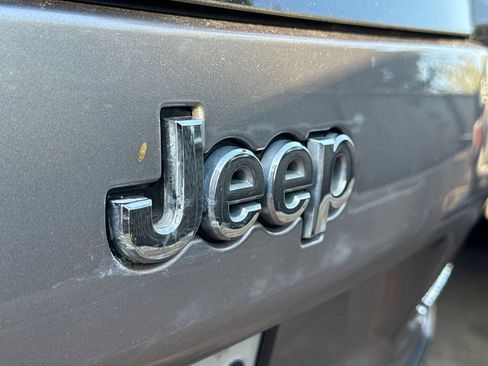 Used 2019 Jeep Cherokee Limited FWD image 17