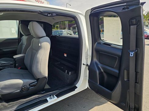 Used 2022 Toyota Tacoma SR RWD image 14