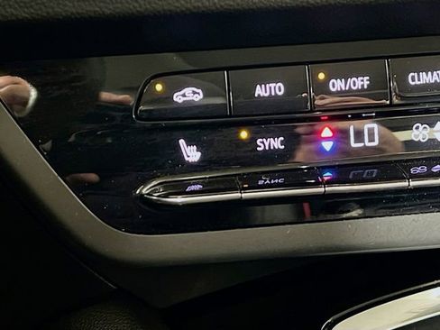 Used 2023 Buick Envision Essence w/ Sport Touring Package FWD image 21