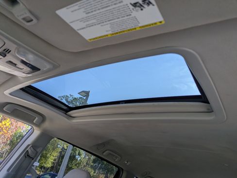 Used 2015 Toyota Sienna Limited image 22