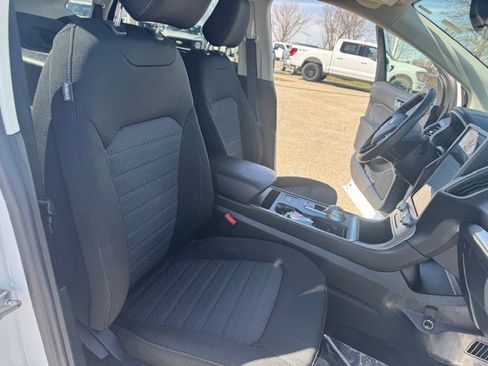Used 2021 Ford Edge SE image 33