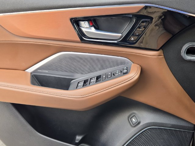 Certified 2025 Acura MDX w/ Technology Package FWD image 30