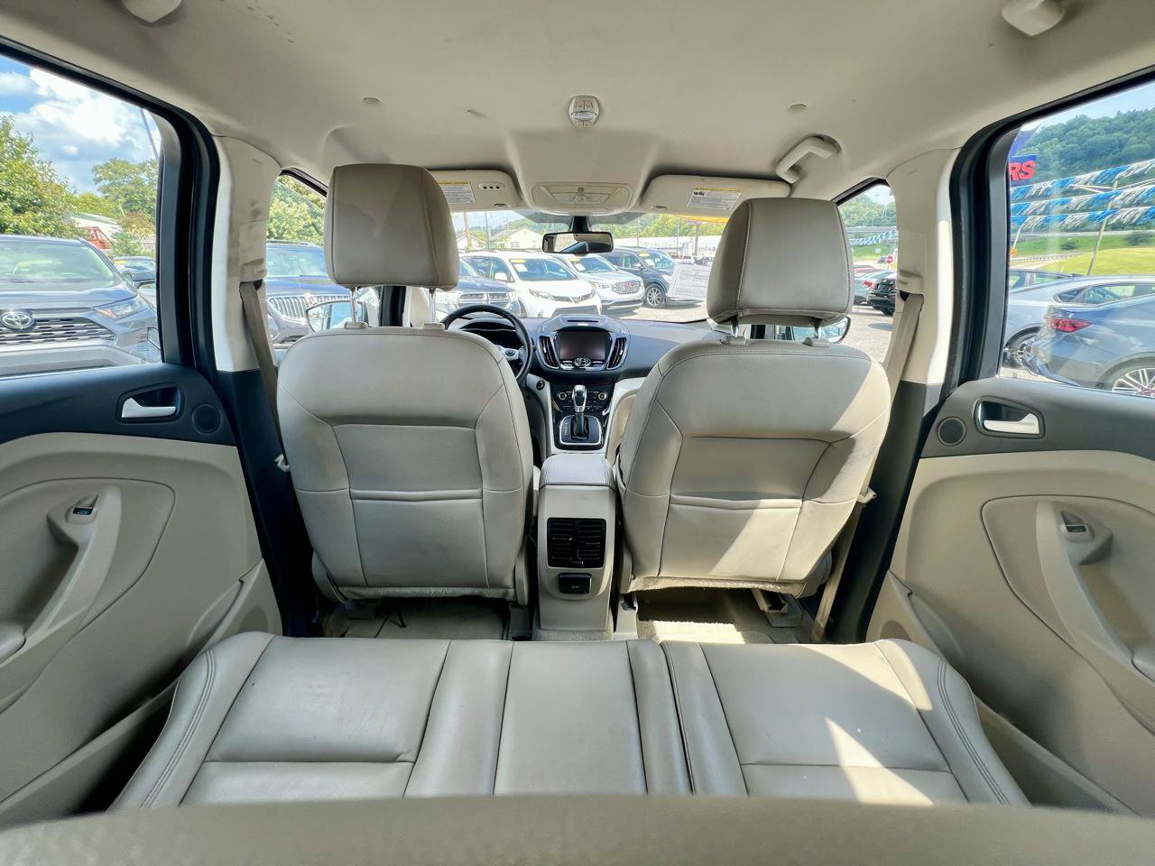 Used 2015 Ford C-MAX Energi SEL w/ Equipment Group 302A FWD image 17