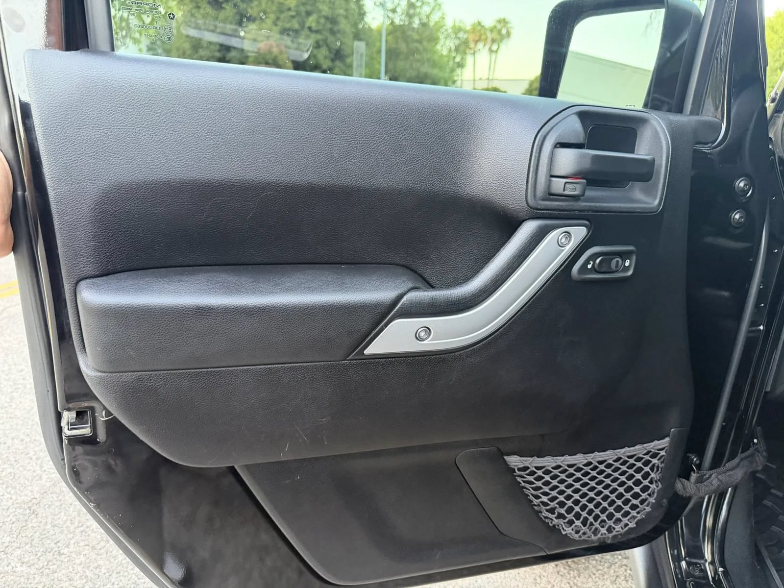 Used 2014 Jeep Wrangler Unlimited Sahara w/ Connectivity Group AWD/4WD image 12