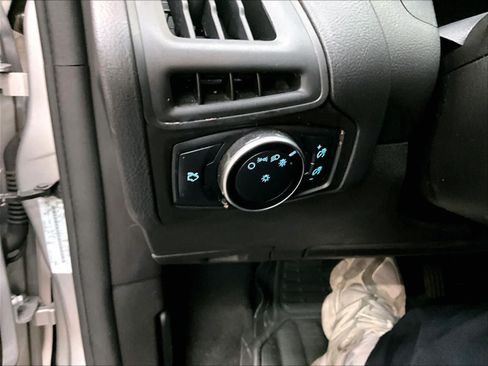 Used 2016 Ford Focus S FWD image 35