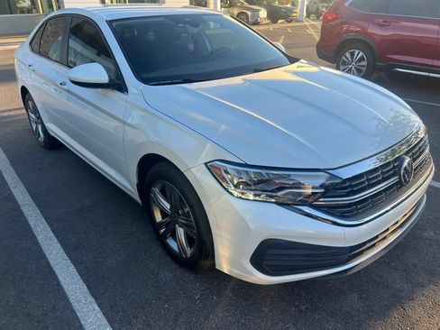 Used 2022 Volkswagen Jetta SE FWD image 4