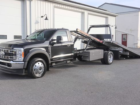 Used 2023 Ford F550 4x4 Regular Cab Super Duty image 2