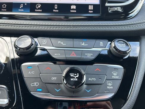 New 2026 Chrysler Pacifica Select image 18