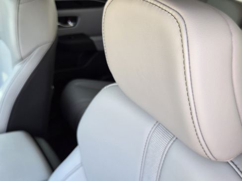 Certified 2025 Honda Pilot EX-L image 11