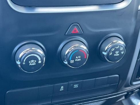 Used 2022 RAM 1500 Classic SLT AWD/4WD image 17