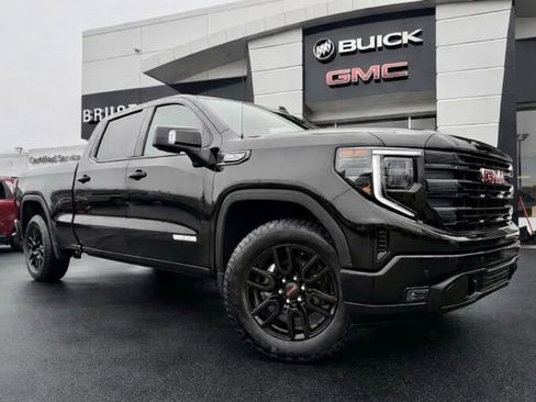 Used 2025 GMC Sierra 1500 Elevation w/ Elevation Premium Package image 3