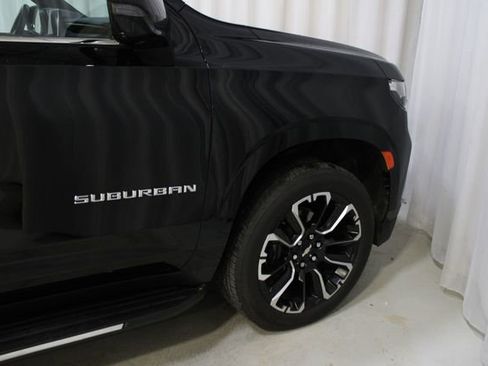 Used 2022 Chevrolet Suburban LT w/ Luxury Package AWD/4WD image 36