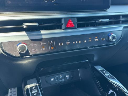 Certified 2025 Kia Sorento SX Prestige image 17