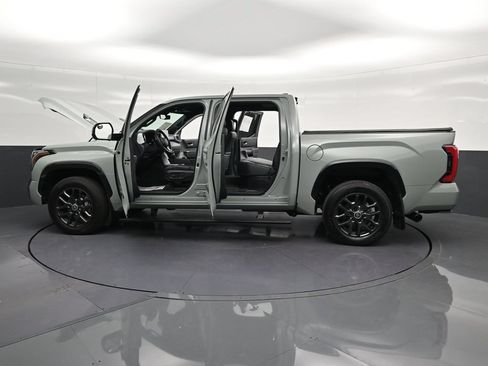 Used 2024 Toyota Tundra Platinum AWD/4WD image 34