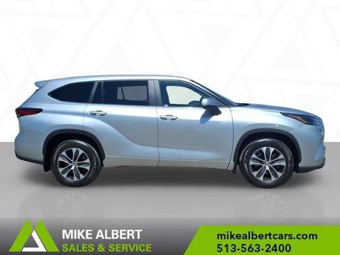 Used 2023 Toyota Highlander XLE AWD/4WD image 8