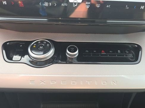 Used 2025 Ford Expedition Active image 37