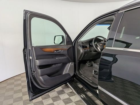 Used 2017 Cadillac Escalade Premium Luxury image 16