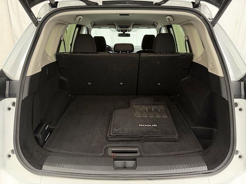 Used 2024 Nissan Rogue SV image 32