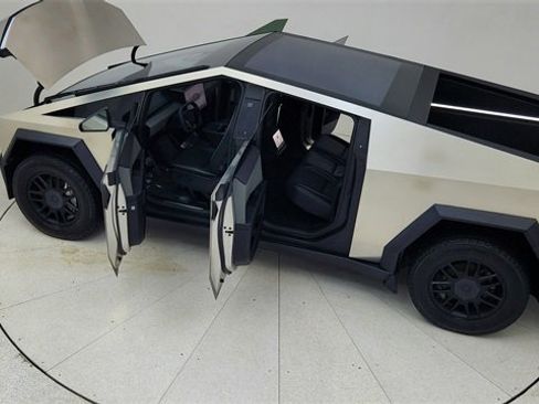 Used 2025 Tesla Cybertruck AWD Crew Cab image 81