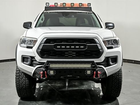 Used 2019 Toyota Tacoma SR w/ SX Package RWD image 4
