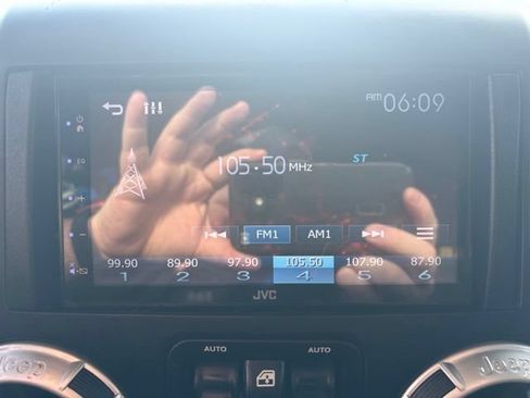 Used 2015 Jeep Wrangler Unlimited Sahara w/ Connectivity Group AWD/4WD image 22