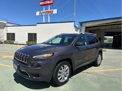 Used 2017 Jeep Cherokee Limited w/ Technology Group AWD/4WD image 1