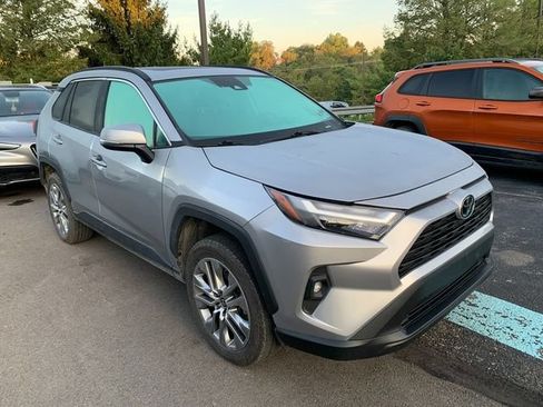 Used 2022 Toyota RAV4 XLE Premium AWD/4WD image 5