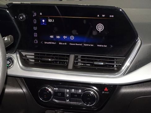 Used 2024 Chevrolet Trax LT FWD image 26