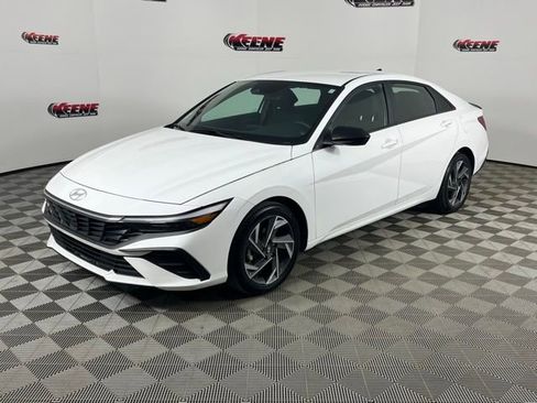 Used 2025 Hyundai Elantra Sport w/ Cargo Package image 5