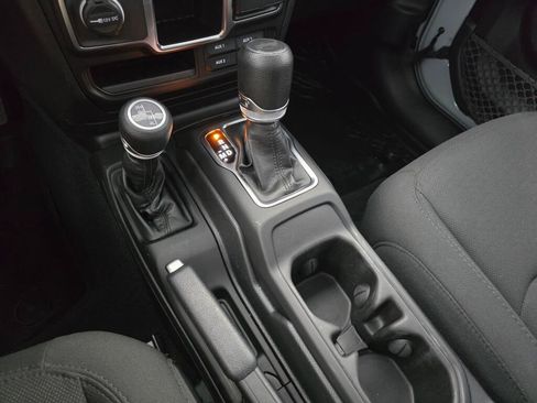 Used 2023 Jeep Wrangler Unlimited Sport AWD/4WD image 30