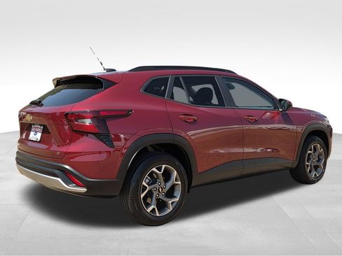 Used 2025 Chevrolet Trax LT w/ LT Convenience Package FWD image 6