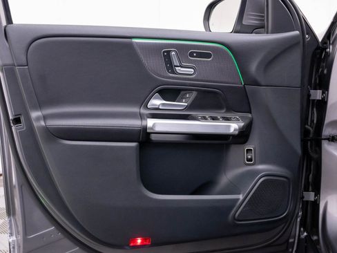 Used 2022 Mercedes-Benz GLB 250 4MATIC image 12