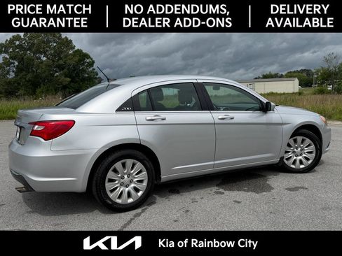 Used 2011 Chrysler 200 LX FWD image 5