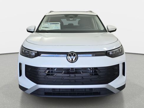 New 2026 Volkswagen Tiguan SE image 8