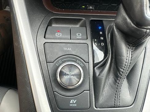 Used 2021 Toyota RAV4 Limited AWD/4WD image 25