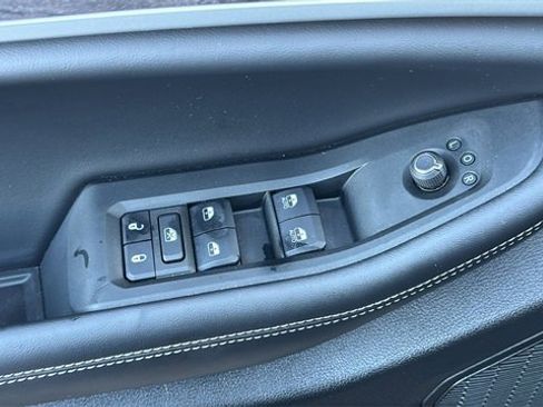 Used 2025 Jeep Grand Cherokee L Limited w/ Luxury Tech Group II image 12