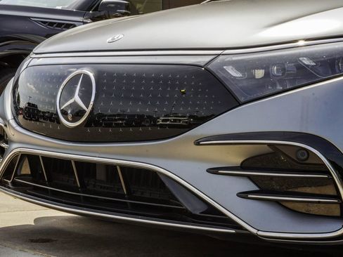 Used 2023 Mercedes-Benz EQS 580 4MATIC Sedan image 2