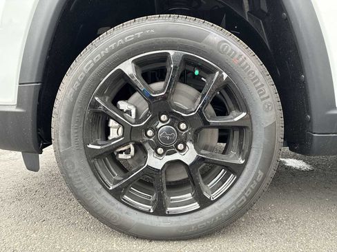 New 2026 Jeep Compass Latitude image 18