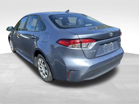 Used 2025 Toyota Corolla LE FWD image 3