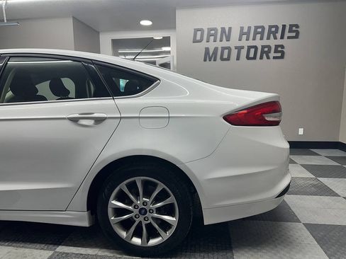 Used 2017 Ford Fusion SE FWD image 11