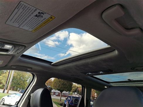 Used 2022 Kia Telluride SX w/ SX Prestige Package image 15