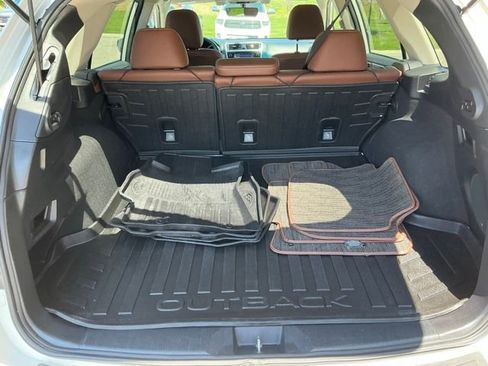 Used 2018 Subaru Outback 3.6R Touring AWD/4WD image 15