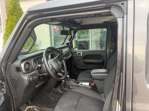 Used 2018 Jeep Wrangler Unlimited Sport S AWD/4WD image 8