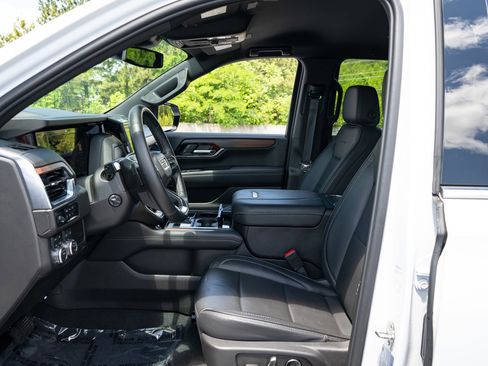 Used 2025 GMC Yukon XL Denali AWD/4WD image 14
