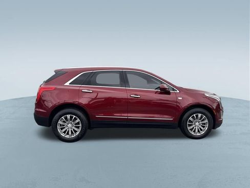Used 2017 Cadillac XT5 Luxury w/ Driver Awareness Package FWD image 9