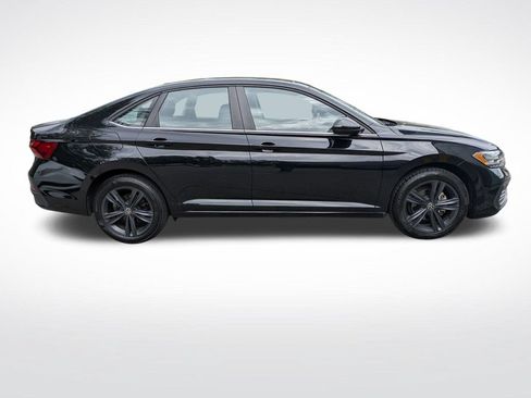 Used 2024 Volkswagen Jetta SE w/ Panoramic Sunroof Package FWD image 2
