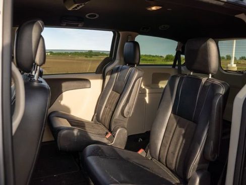 Used 2019 Dodge Grand Caravan SXT FWD image 15